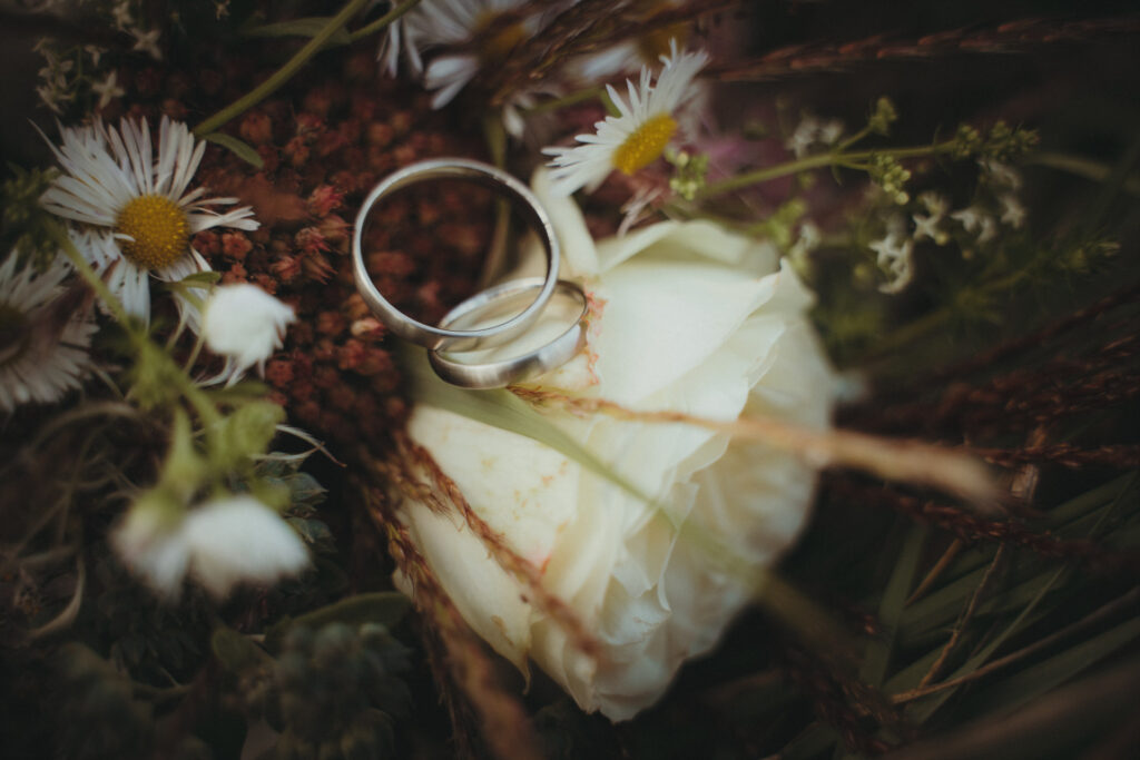 Brautstrauss mit Ringen