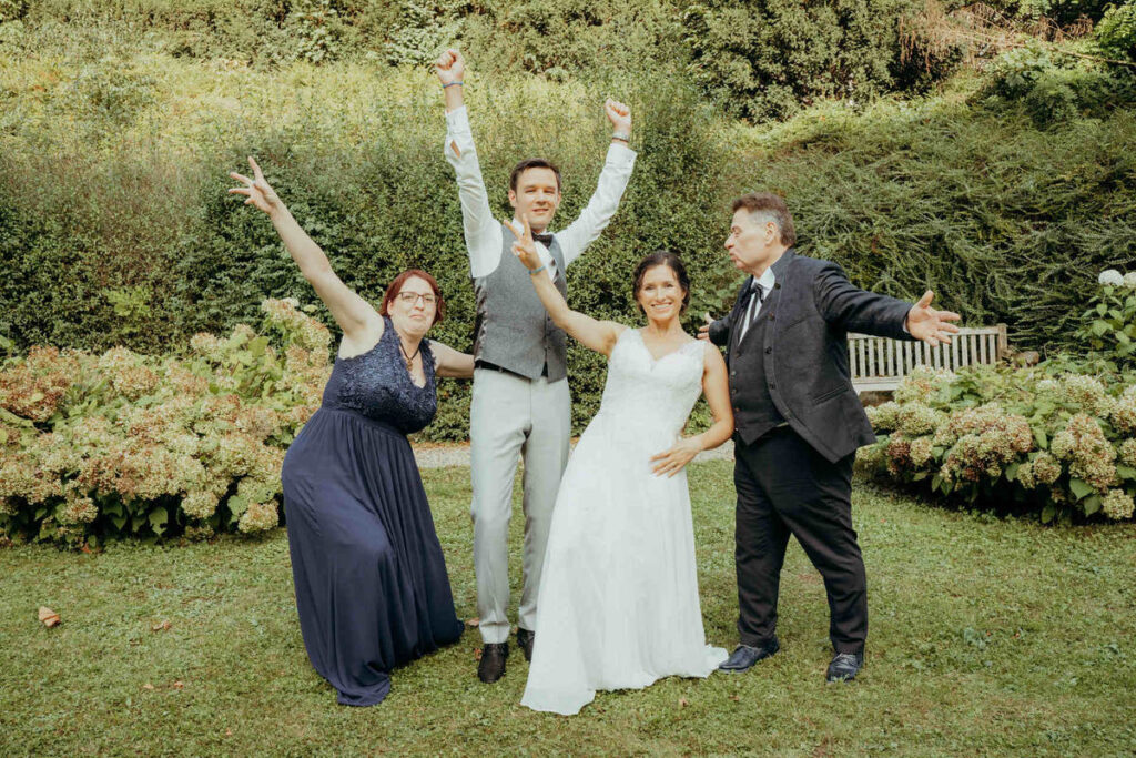 Hochzeitspaar bei der standesamtlichen Trauung in Bad Friedrichshall fotografiert von Marc Feix Photography - Hochzeitsfotograf in Stuttgart