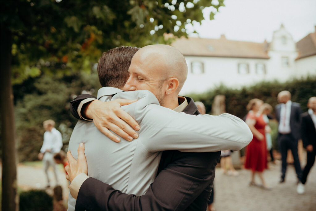 Hochzeitspaar bei der standesamtlichen Trauung in Bad Friedrichshall fotografiert von Marc Feix Photography - Hochzeitsfotograf in Stuttgart