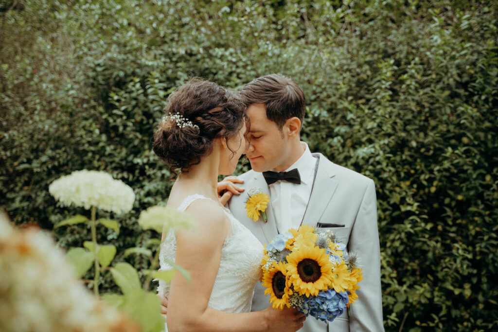 Hochzeitspaar bei der standesamtlichen Trauung in Bad Friedrichshall fotografiert von Marc Feix Photography - Hochzeitsfotograf in Stuttgart