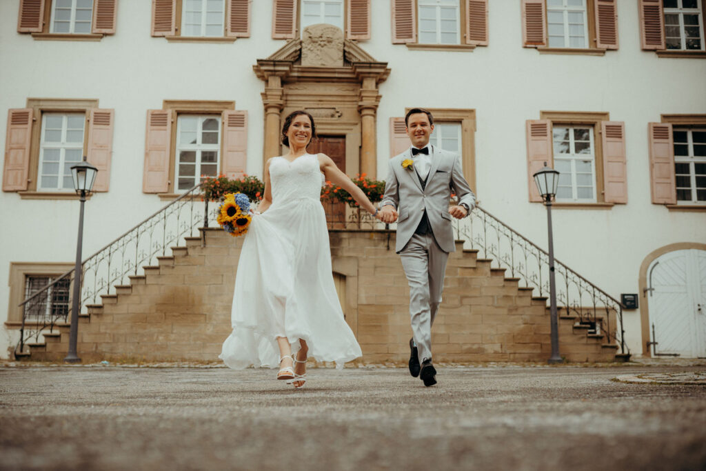 Hochzeitspaar bei der standesamtlichen Trauung in Bad Friedrichshall fotografiert von Marc Feix Photography - Hochzeitsfotograf in Stuttgart