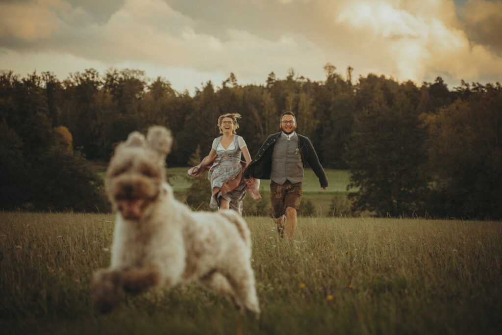 Hochzeitspaar bei der standesamtlichen Trauung in Burgbernheim in Mittelfranken
