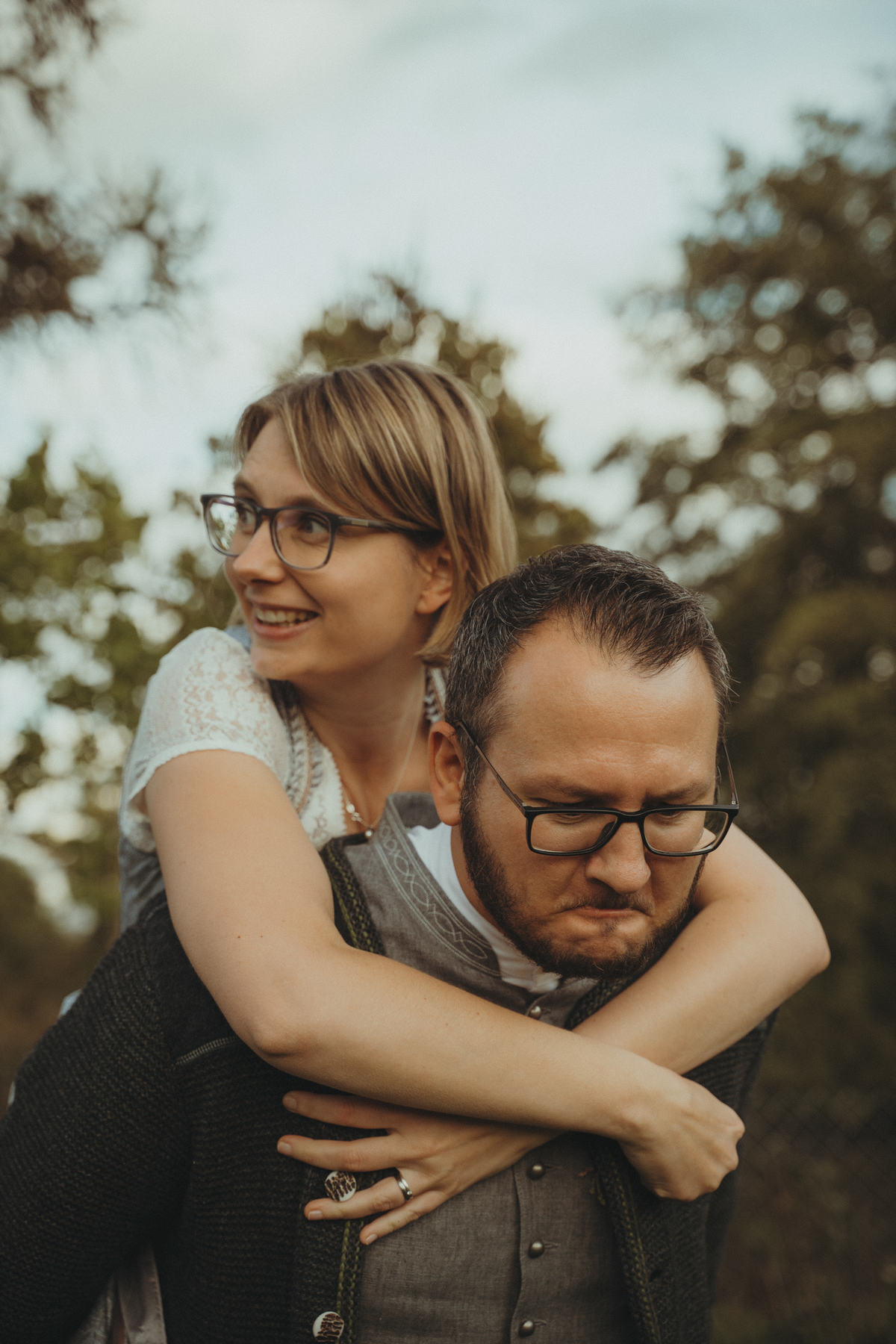 Hochzeitspaar bei der standesamtlichen Trauung in Burgbernheim in Mittelfranken