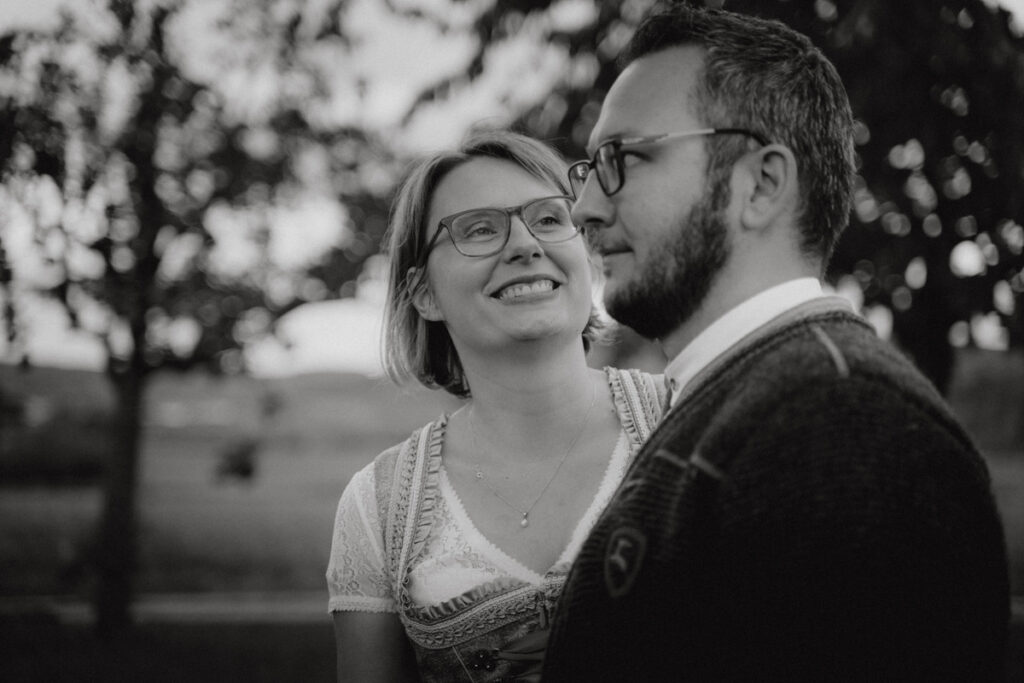 Hochzeitspaar bei der standesamtlichen Trauung in Burgbernheim in Mittelfranken